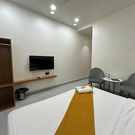 Hotel Sky Way Inn Hisār Dış mekan fotoğraf