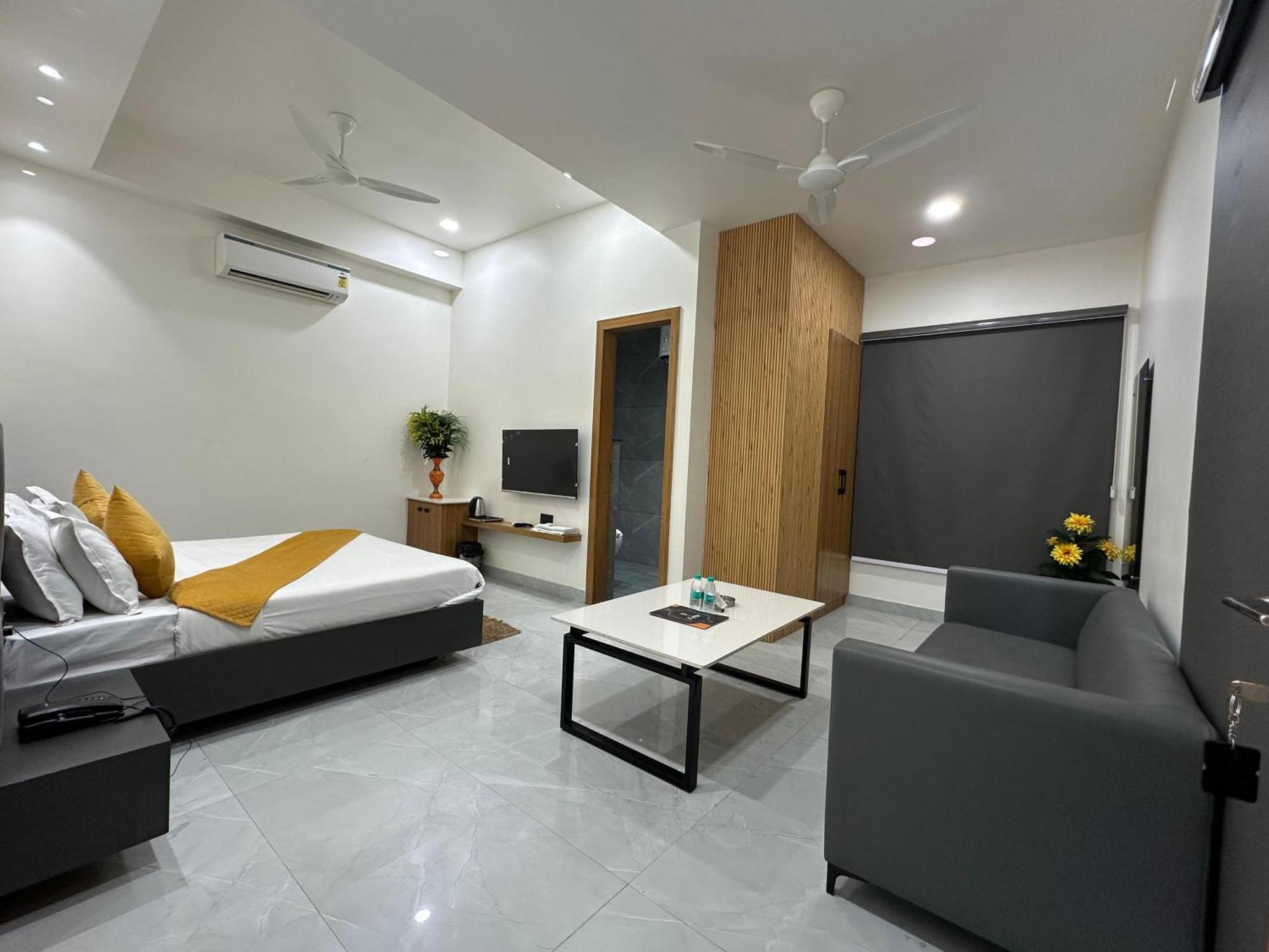 Hotel Sky Way Inn Hisār Dış mekan fotoğraf