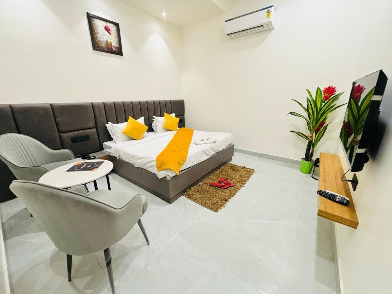 Hotel Sky Way Inn Hisār Dış mekan fotoğraf