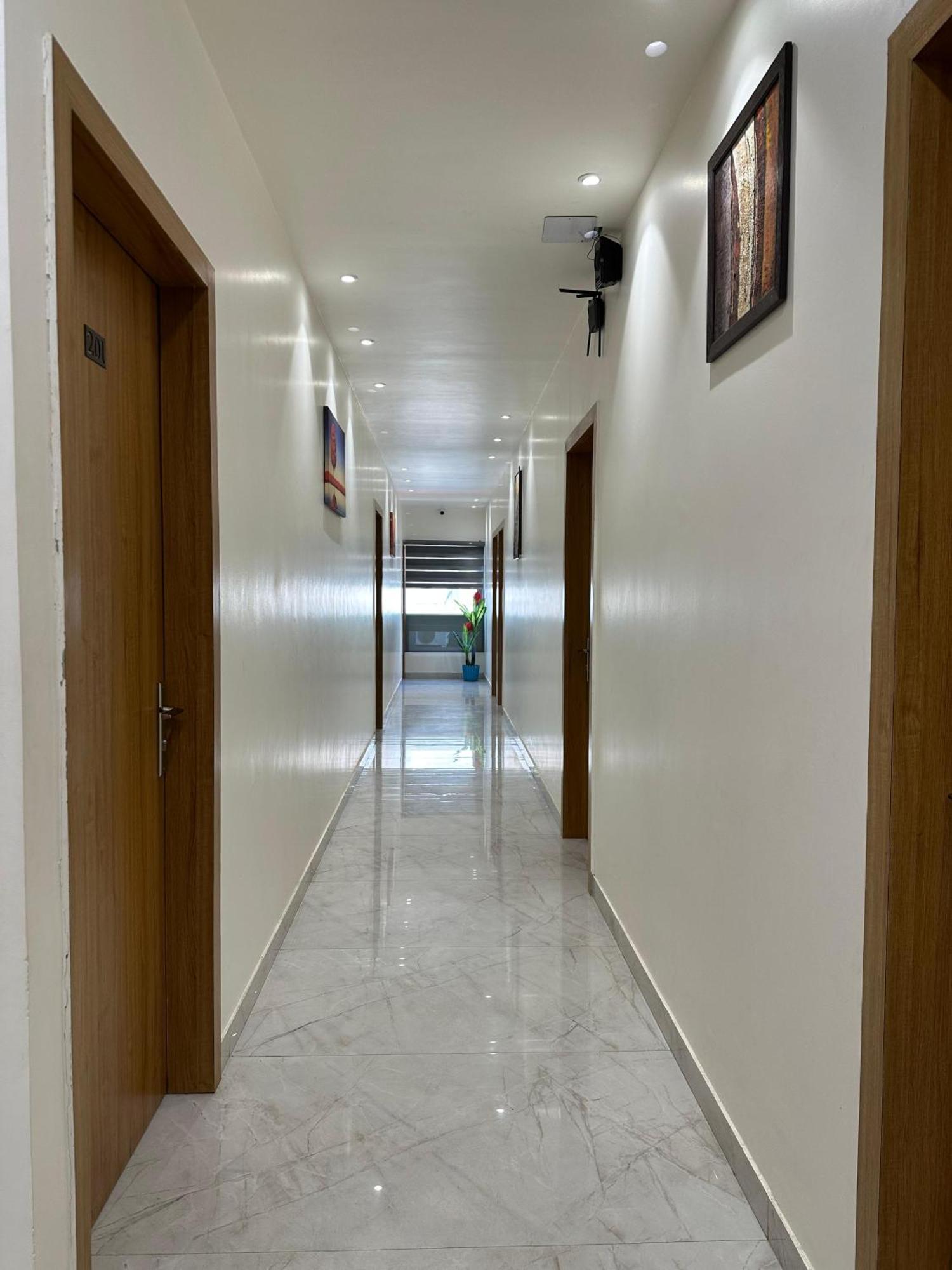 Hotel Sky Way Inn Hisār Dış mekan fotoğraf