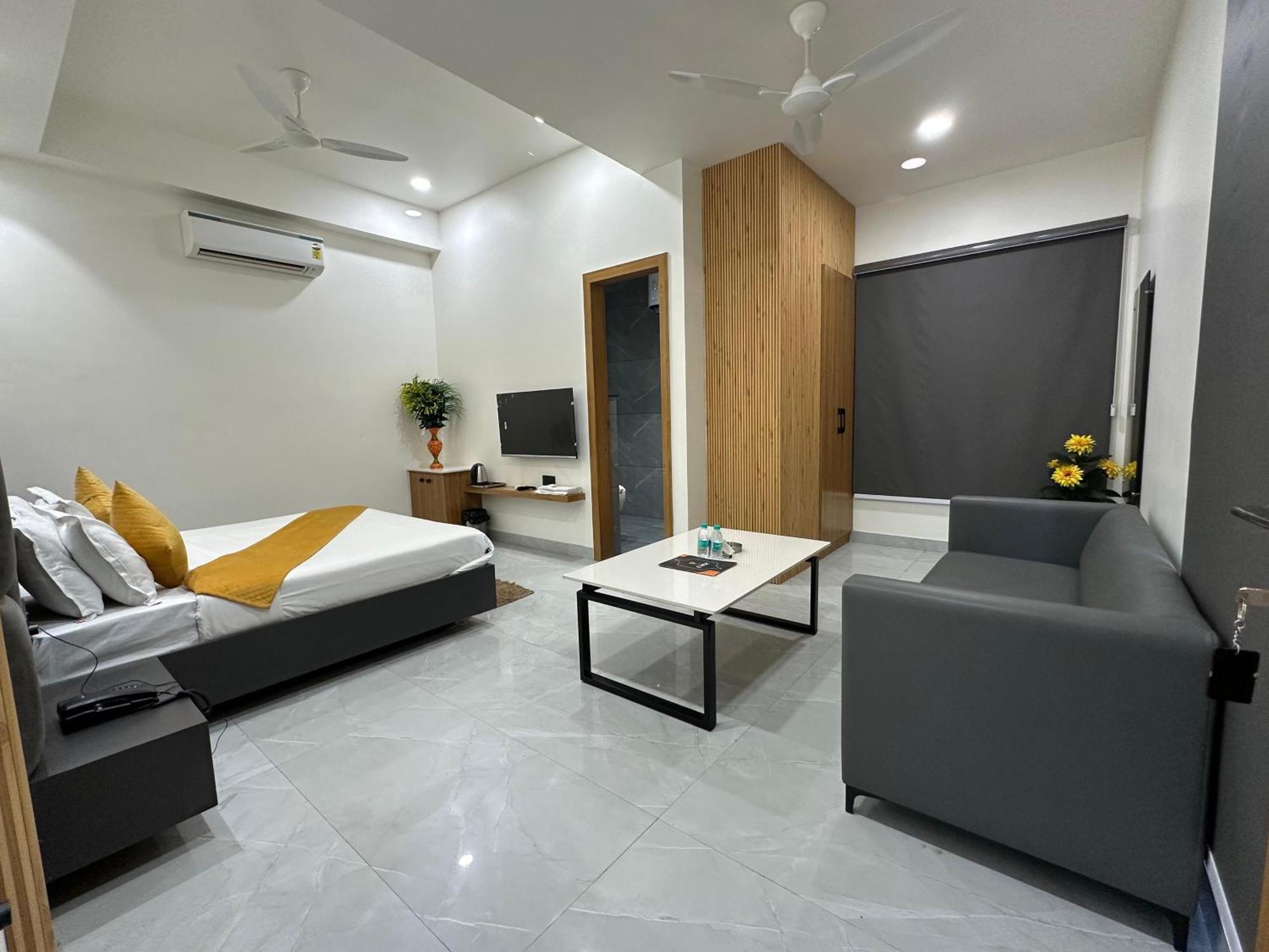 Hotel Sky Way Inn Hisār Dış mekan fotoğraf
